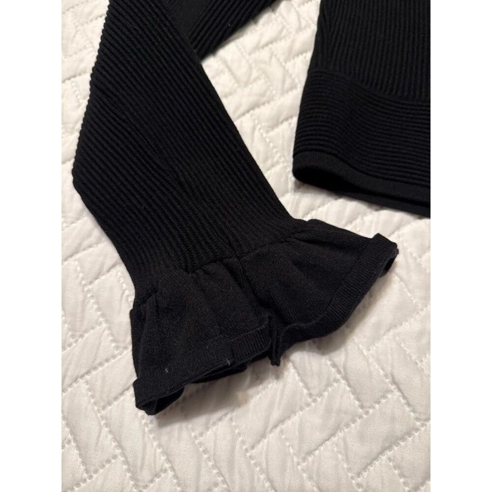Gianni Bini off shoulder long sleeve ribbed cropped top - Picture 2 of 8